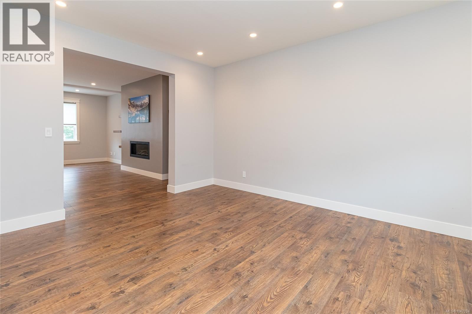 990 Ariane Gdns - 8