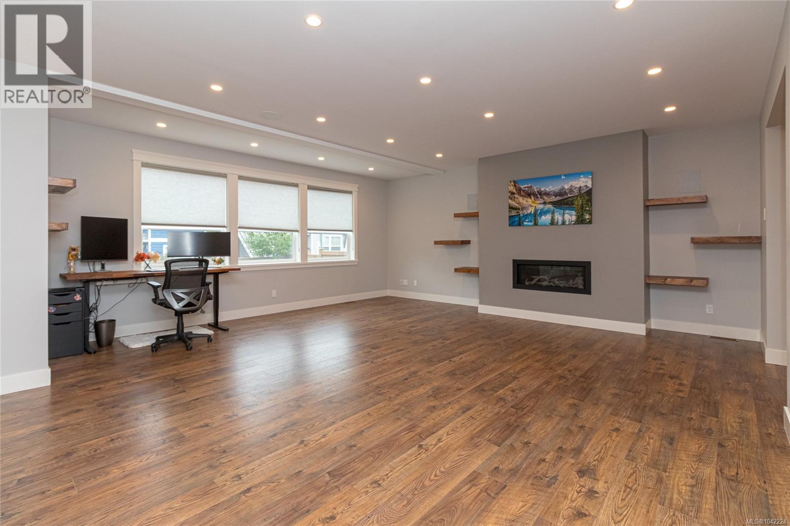 990 Ariane Gdns - 4