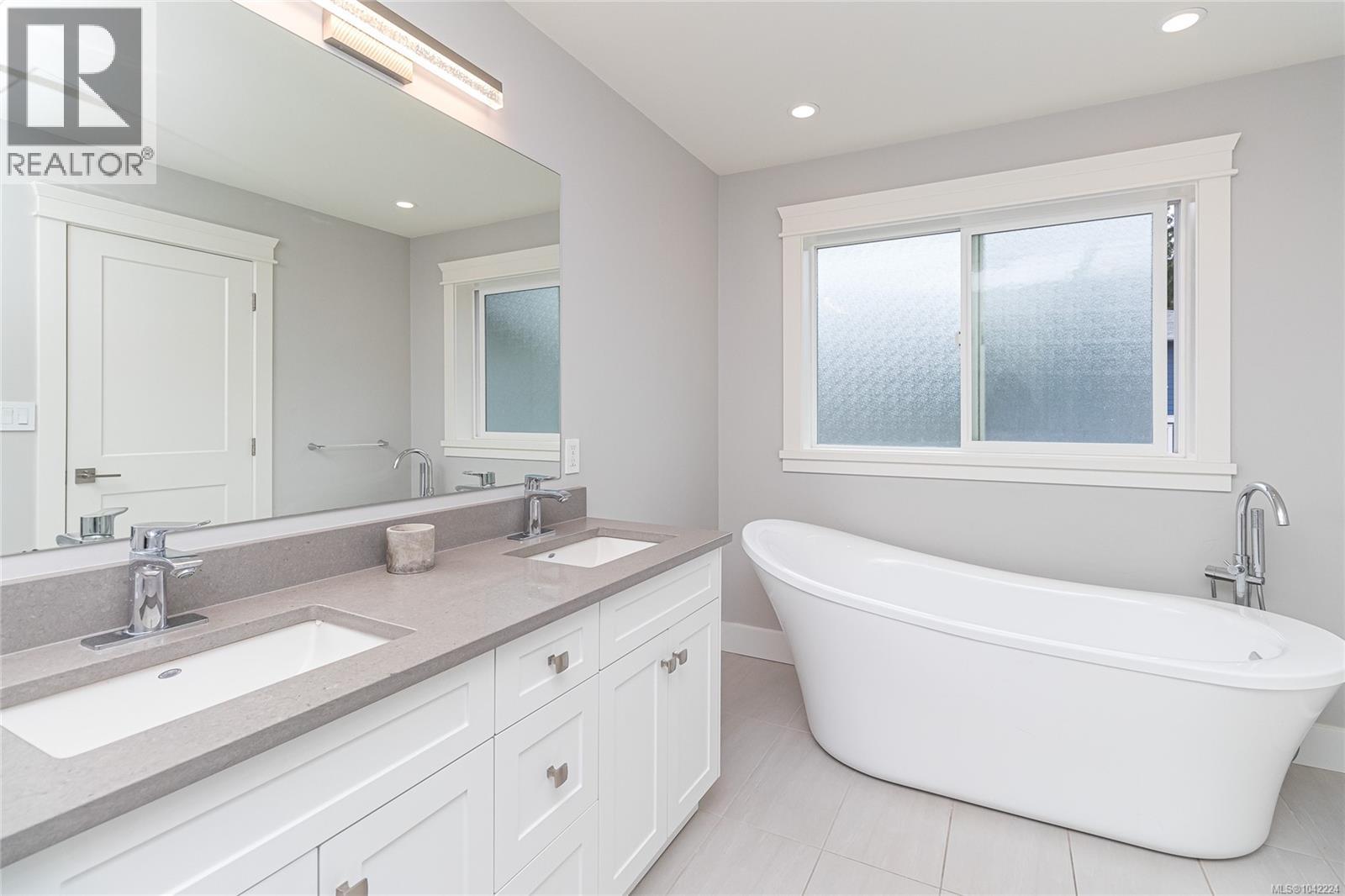 990 Ariane Gdns - 15