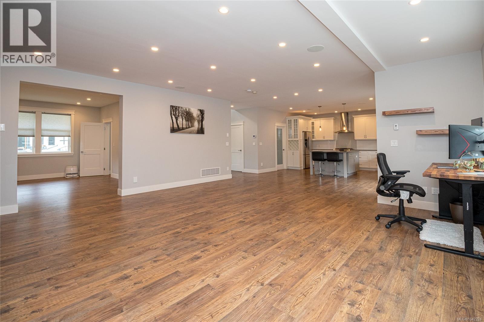 990 Ariane Gdns - 5
