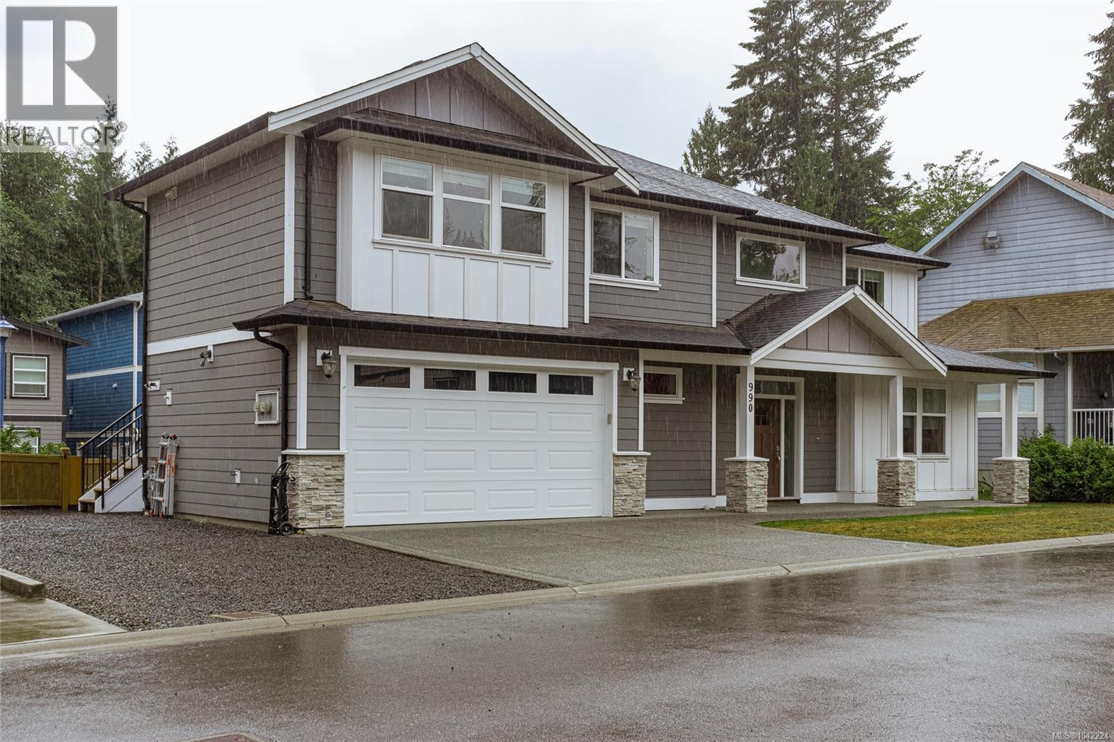 990 Ariane Gdns - 2