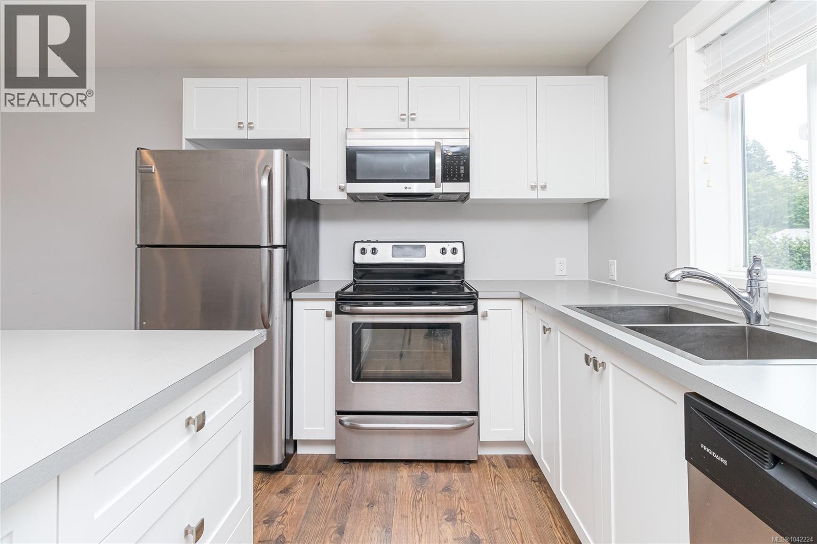 990 Ariane Gdns - 24