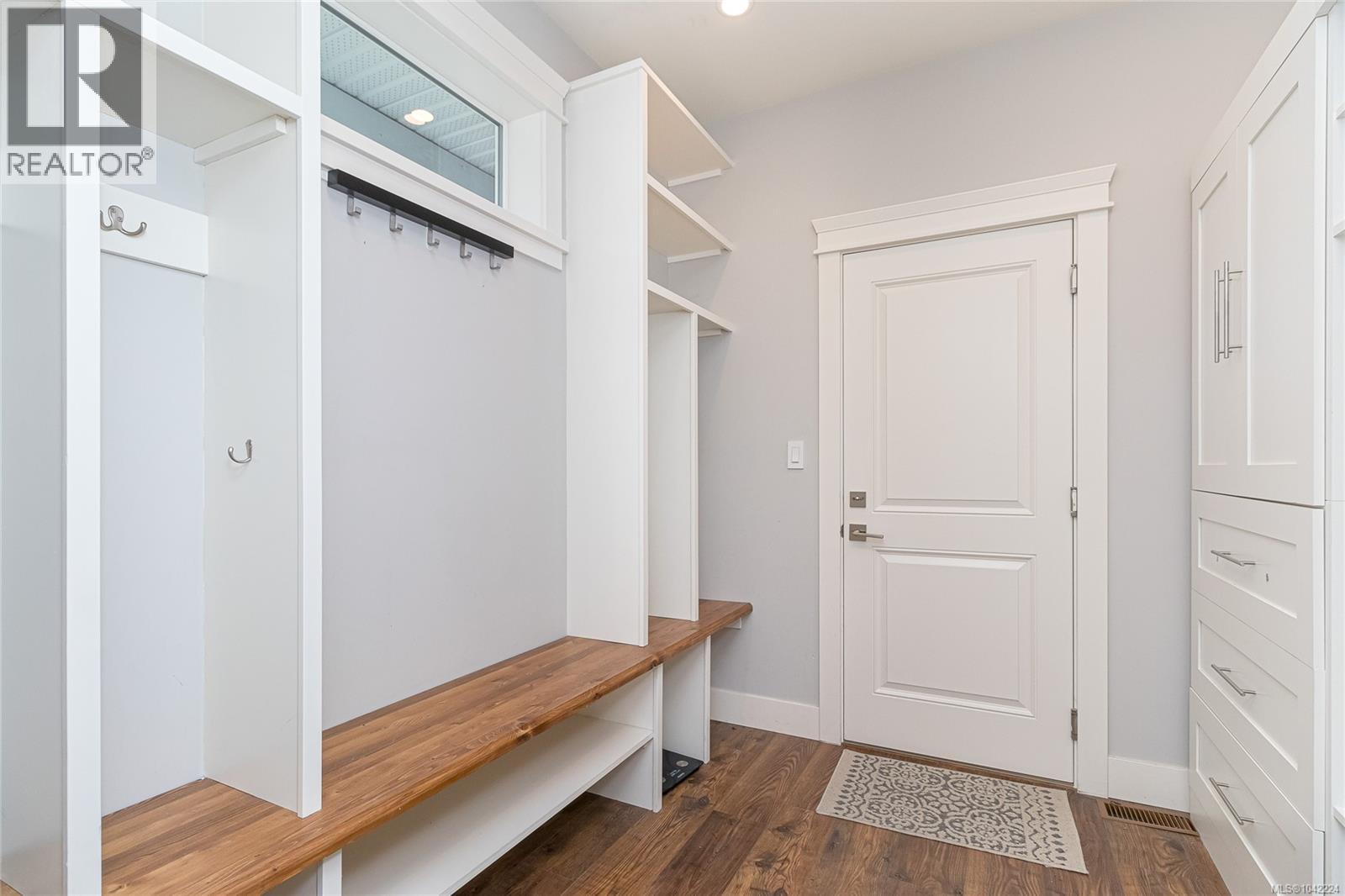 990 Ariane Gdns - 22