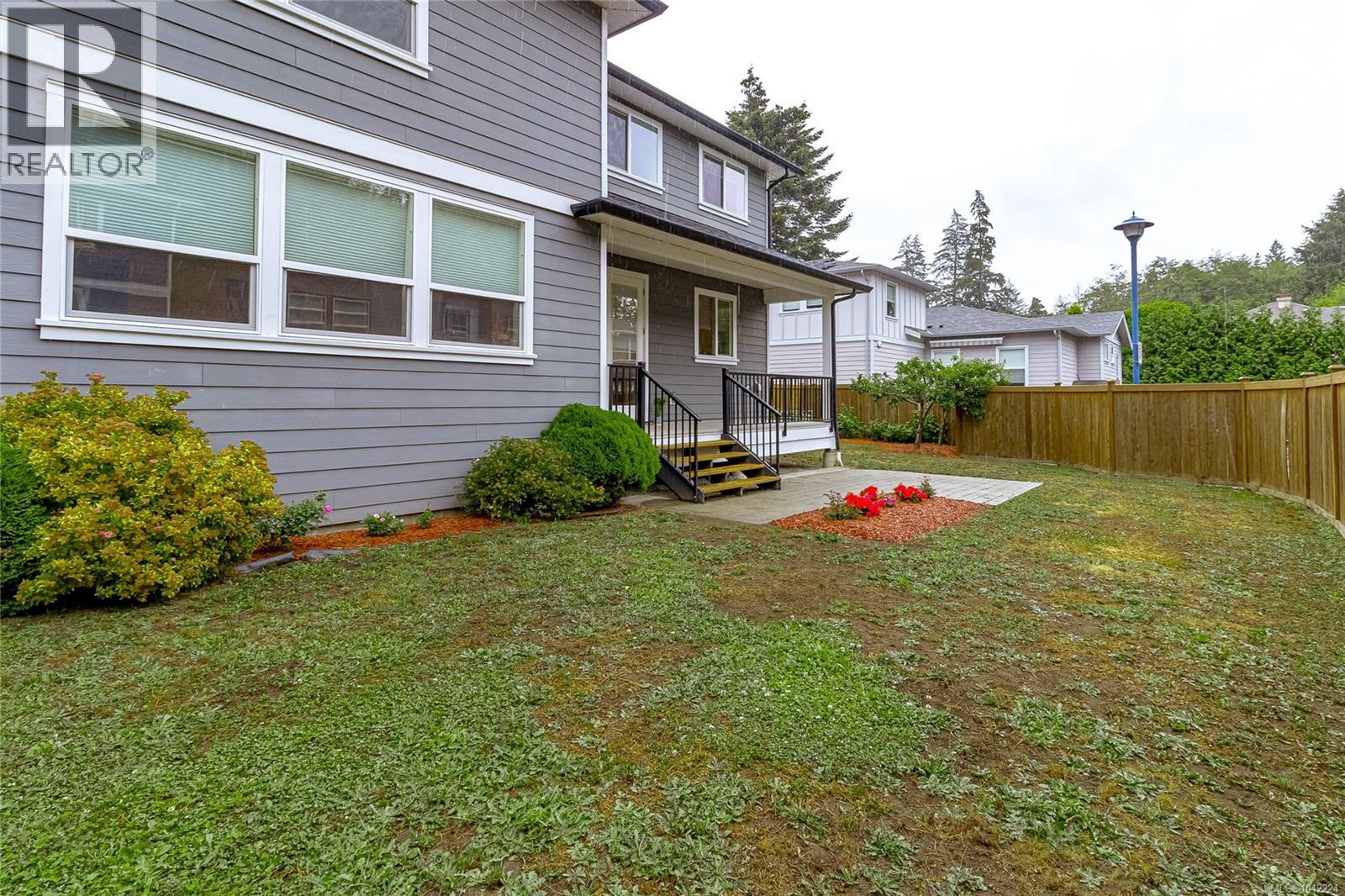 990 Ariane Gdns - 28