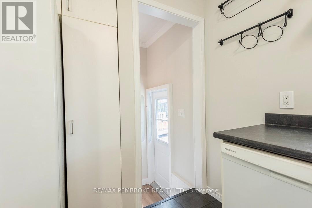 310 ESTHER STREET - 12