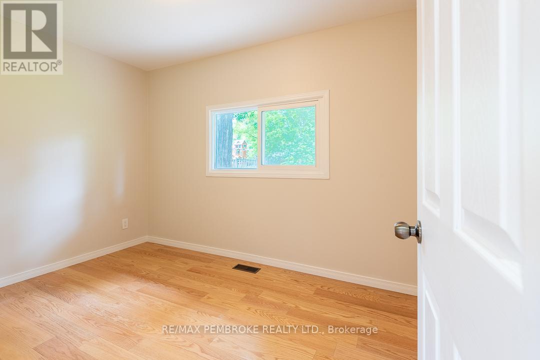 310 ESTHER STREET - 20