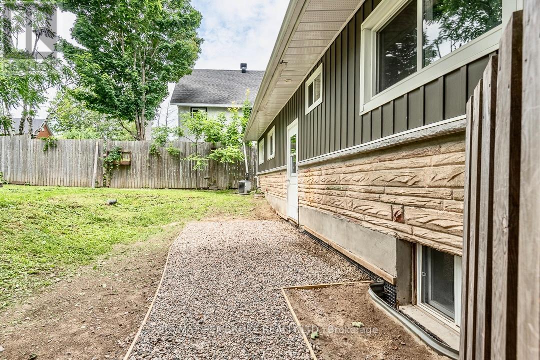 310 ESTHER STREET - 32
