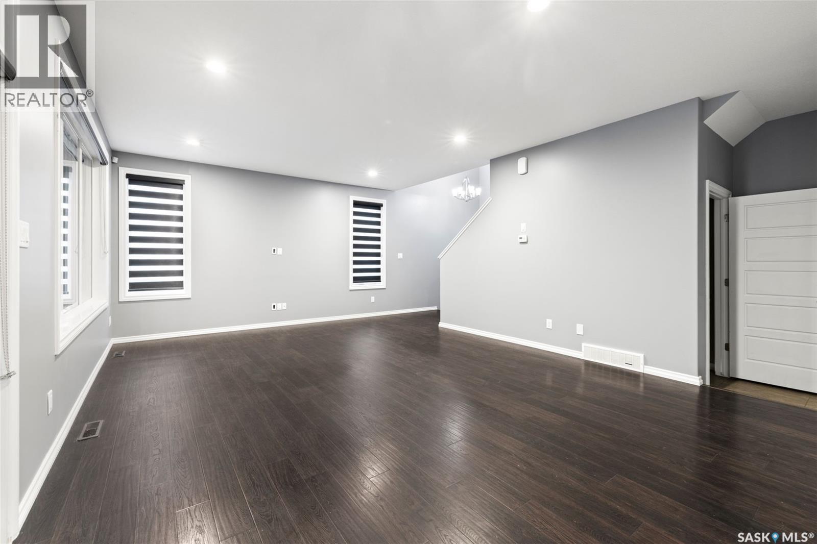 25 Hudson DRIVE - 7