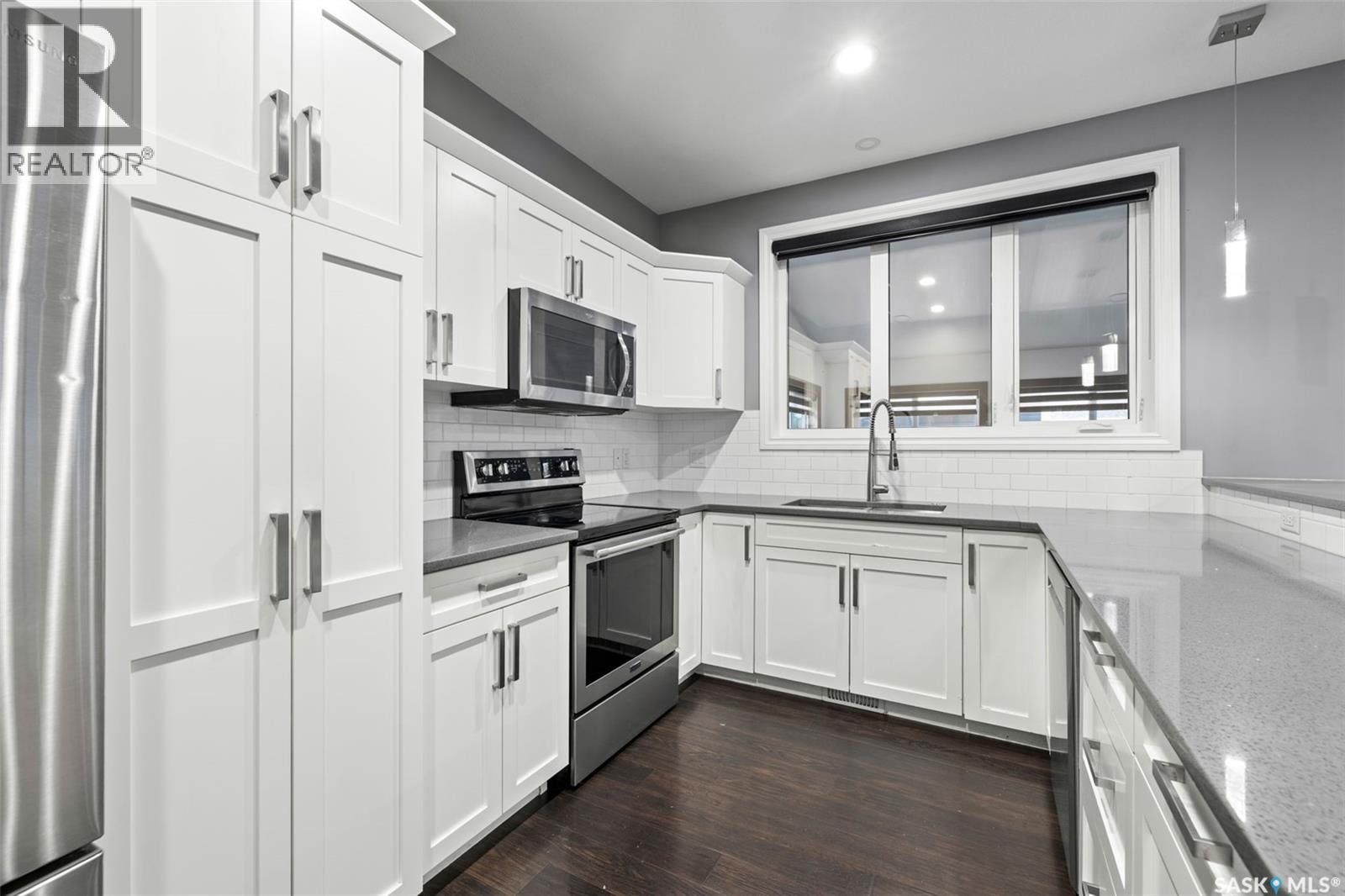 25 Hudson DRIVE - 12