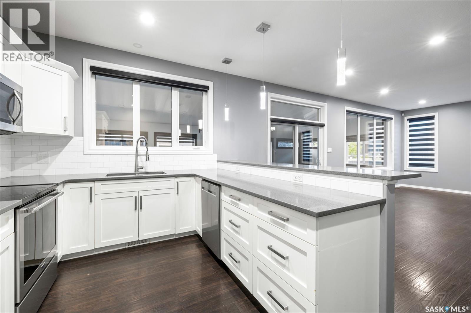 25 Hudson DRIVE - 13
