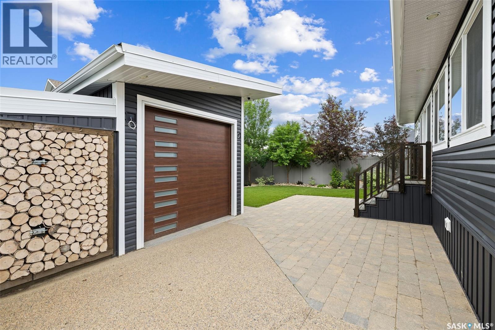 25 Hudson DRIVE - 44