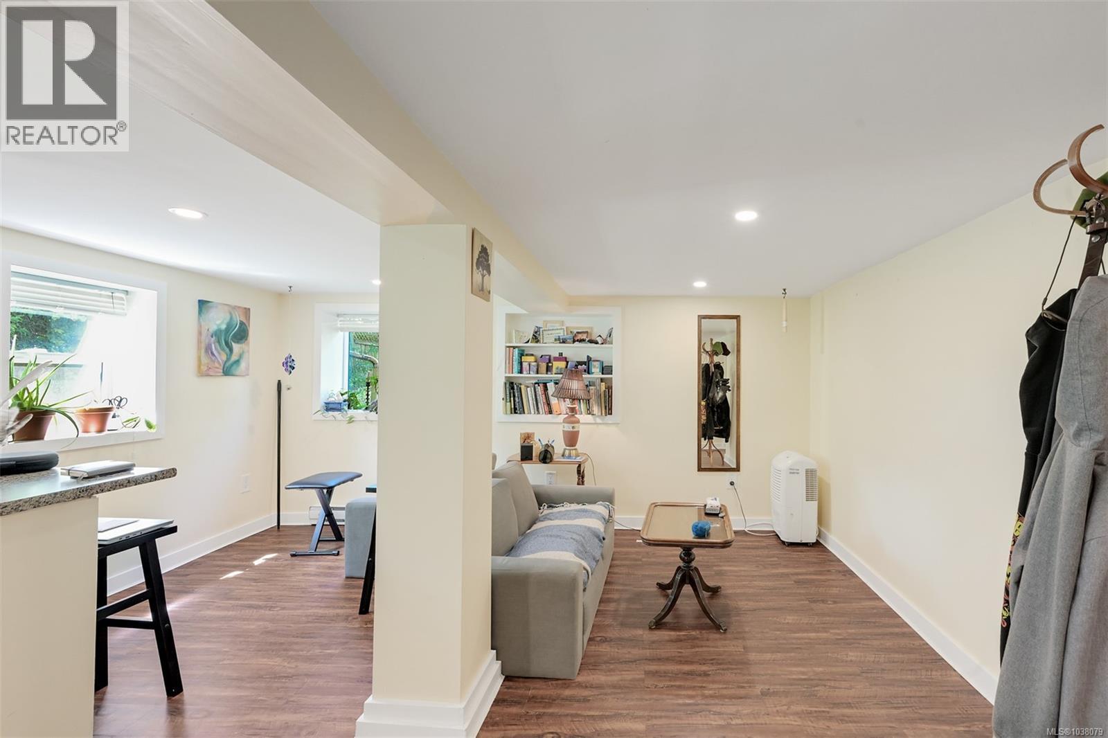 1620 Camosun St - 37