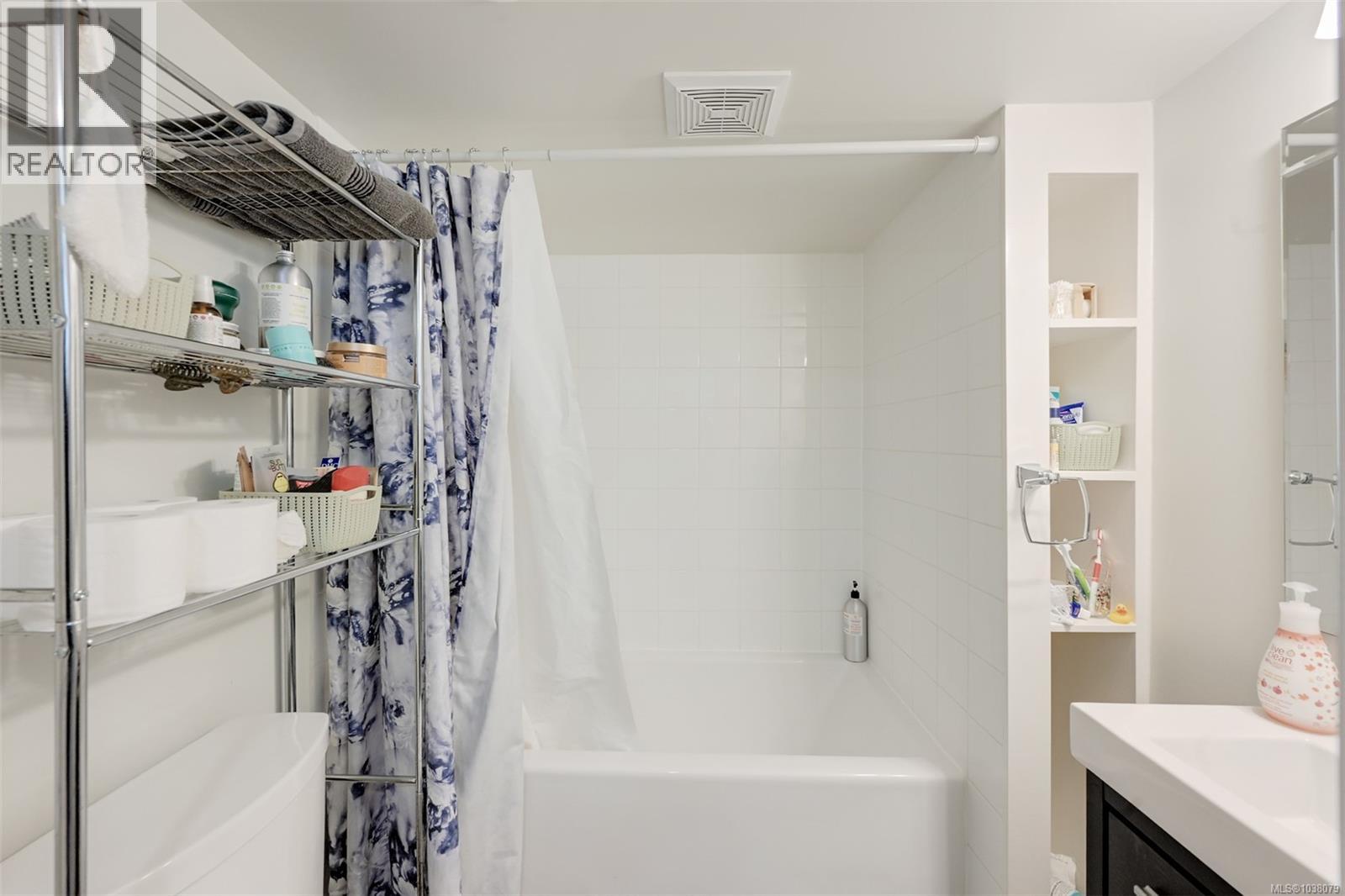 1620 Camosun St - 41