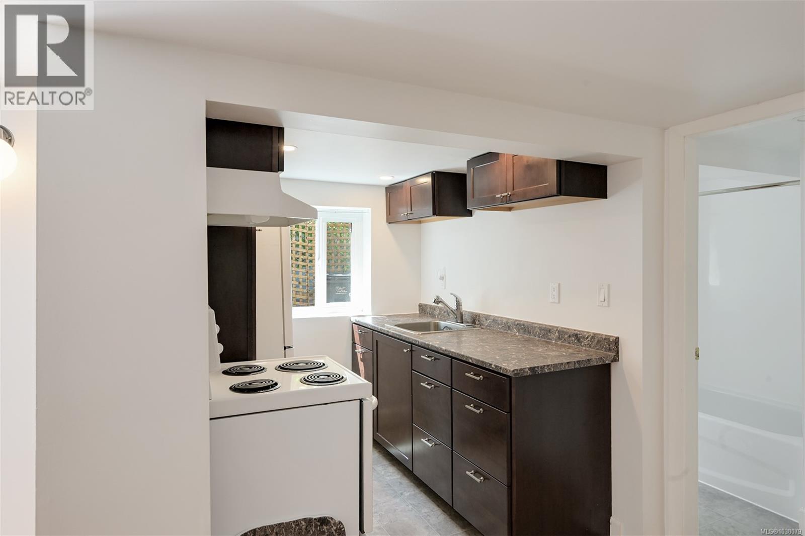1620 Camosun St - 26