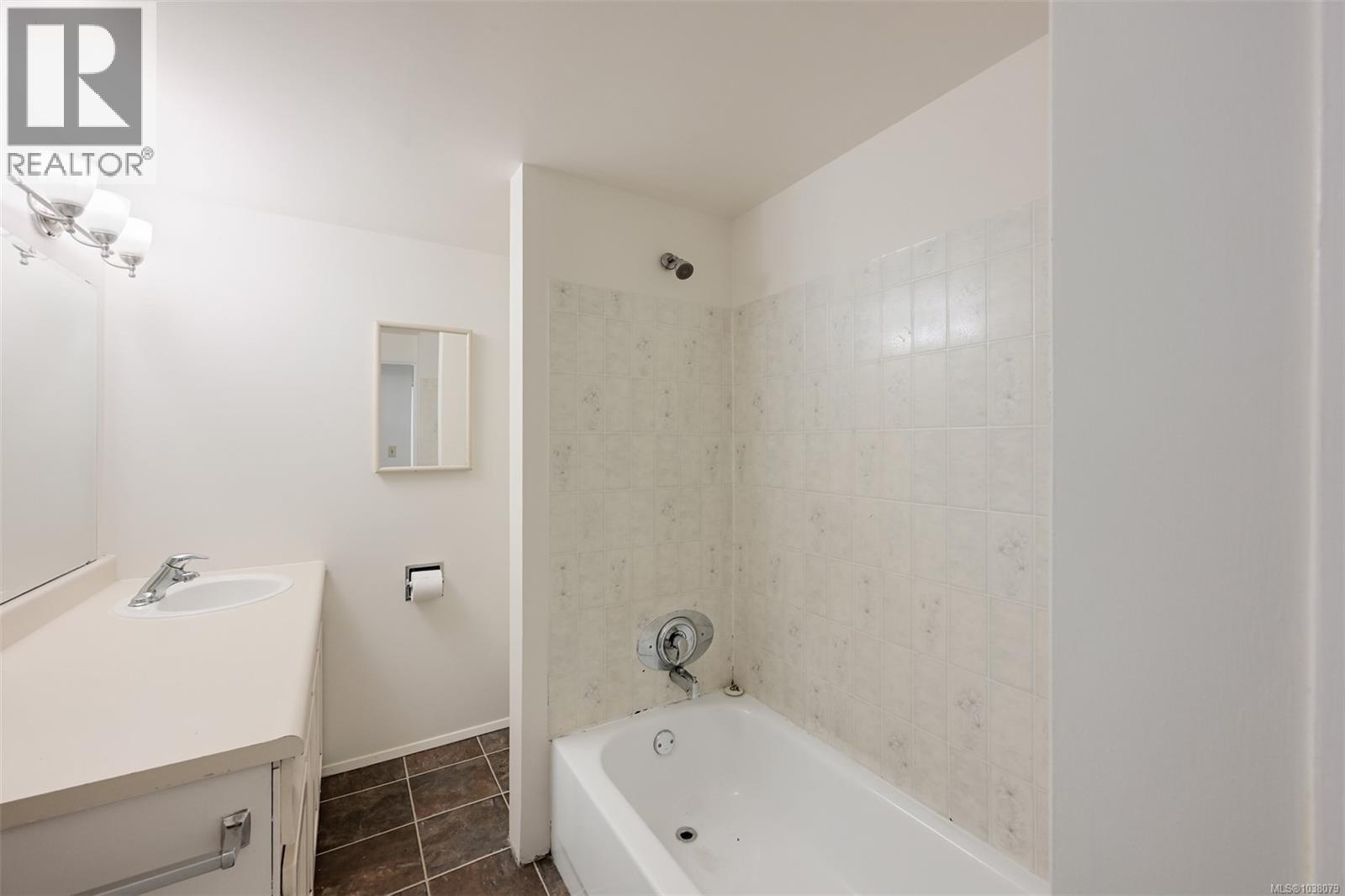 1620 Camosun St - 17