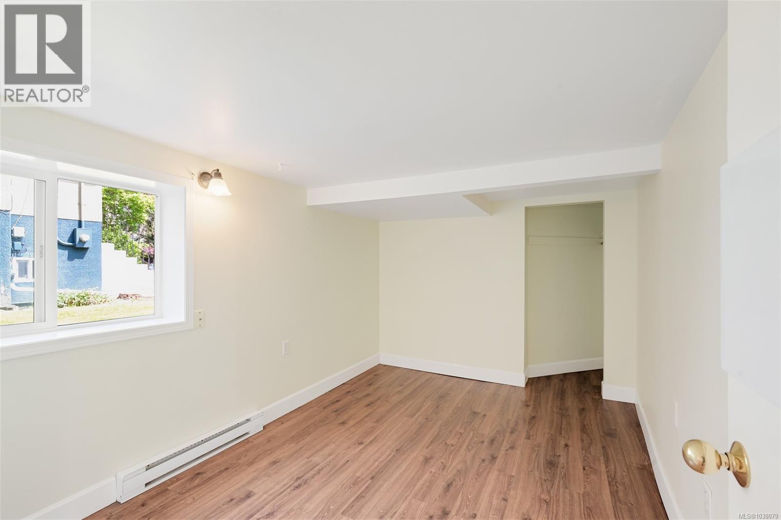 1620 Camosun St - 32