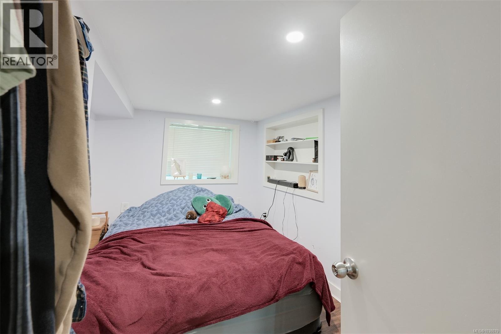 1620 Camosun St - 43