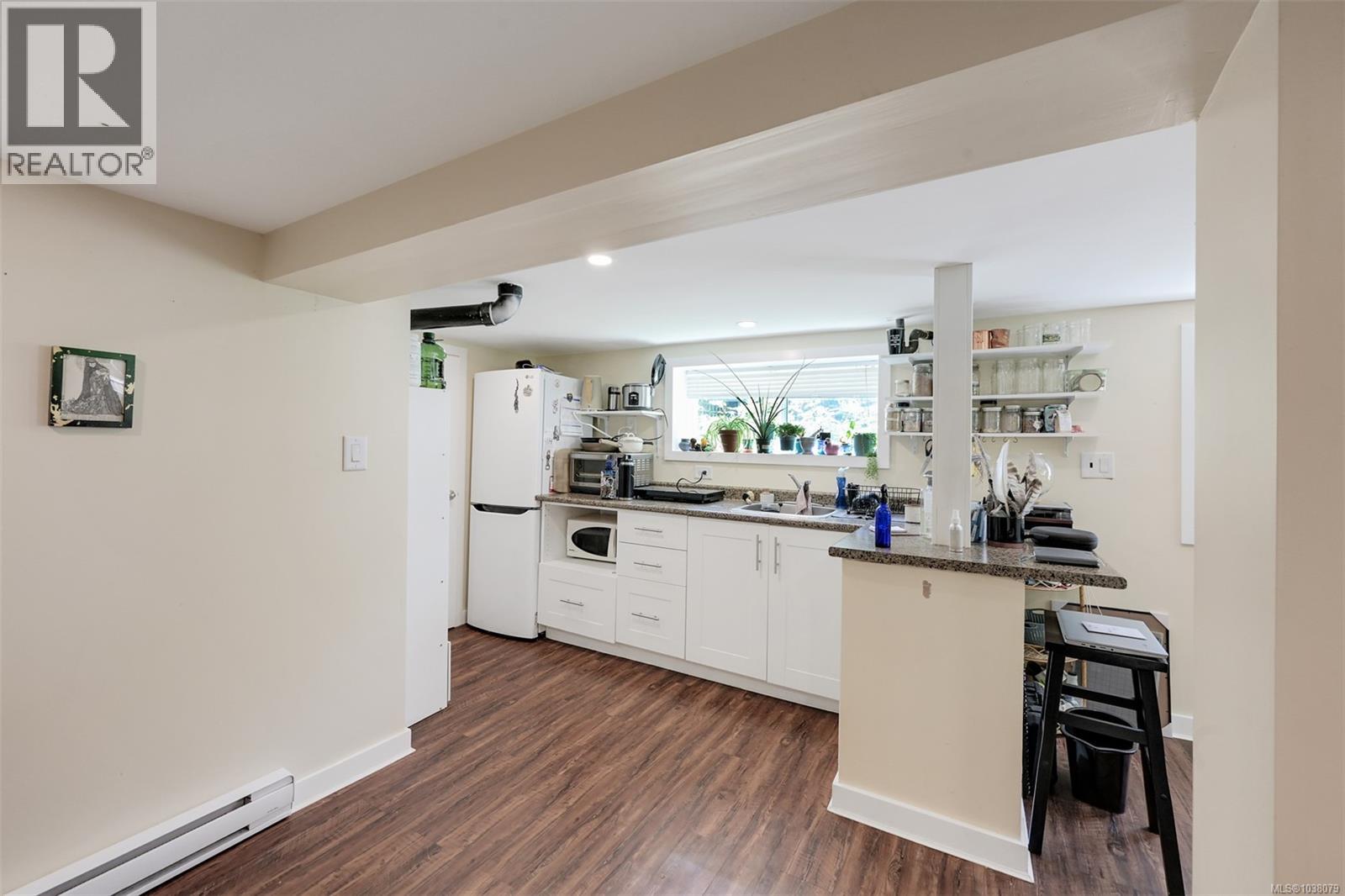 1620 Camosun St - 38