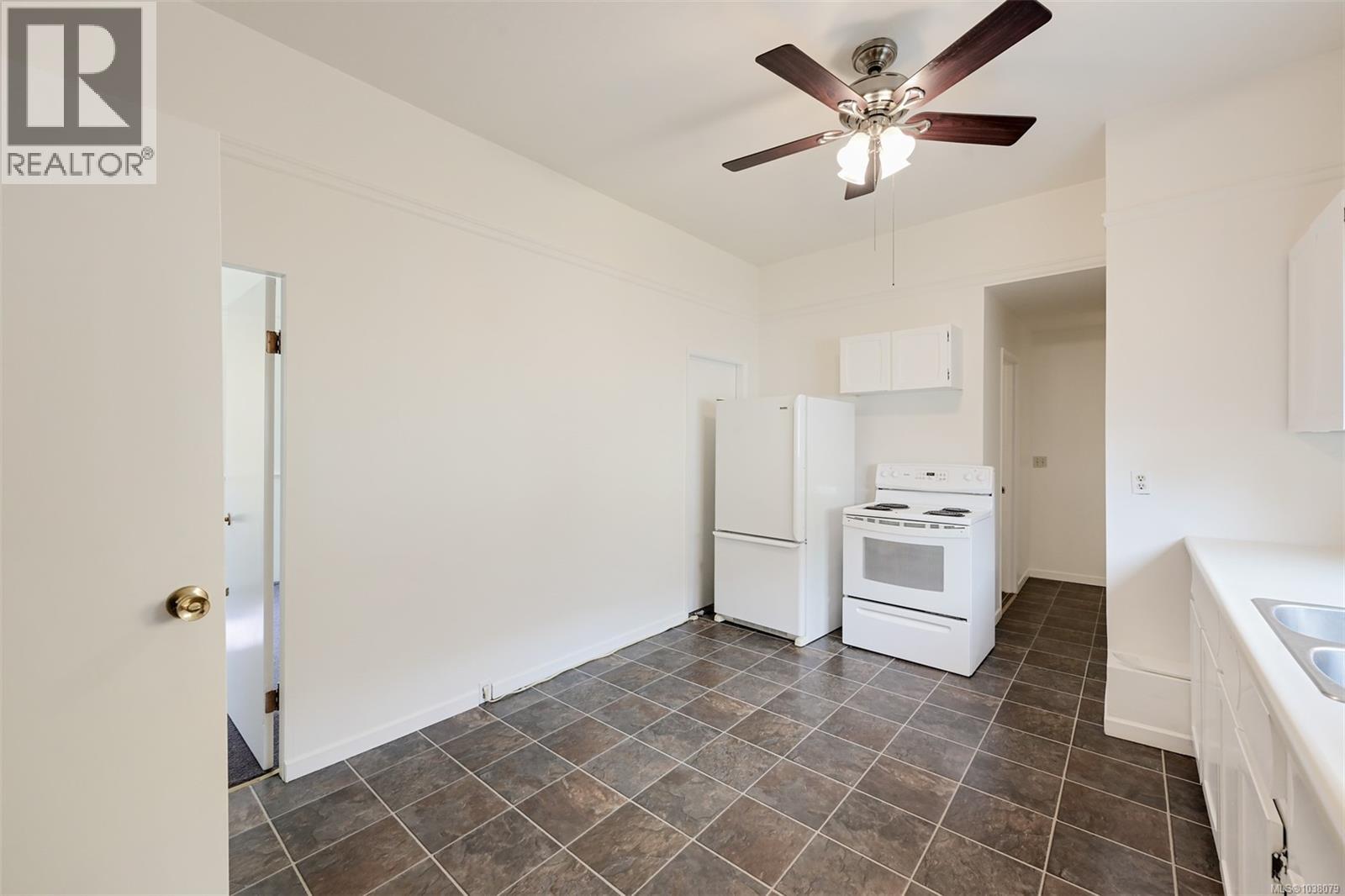 1620 Camosun St - 10