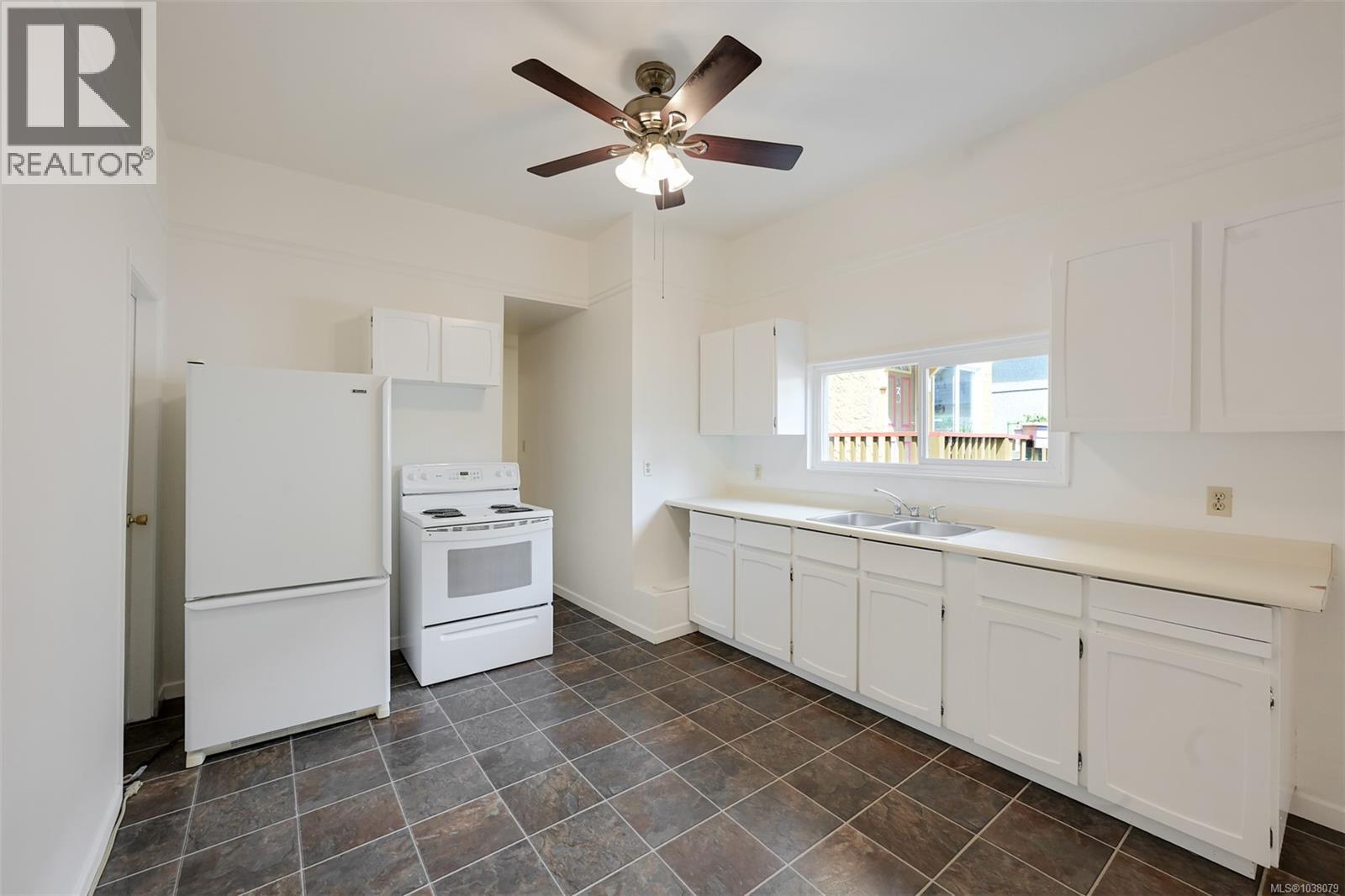 1620 Camosun St - 11