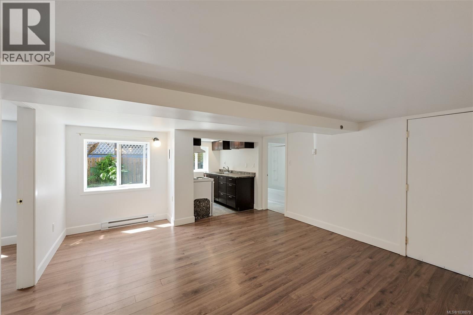 1620 Camosun St - 24