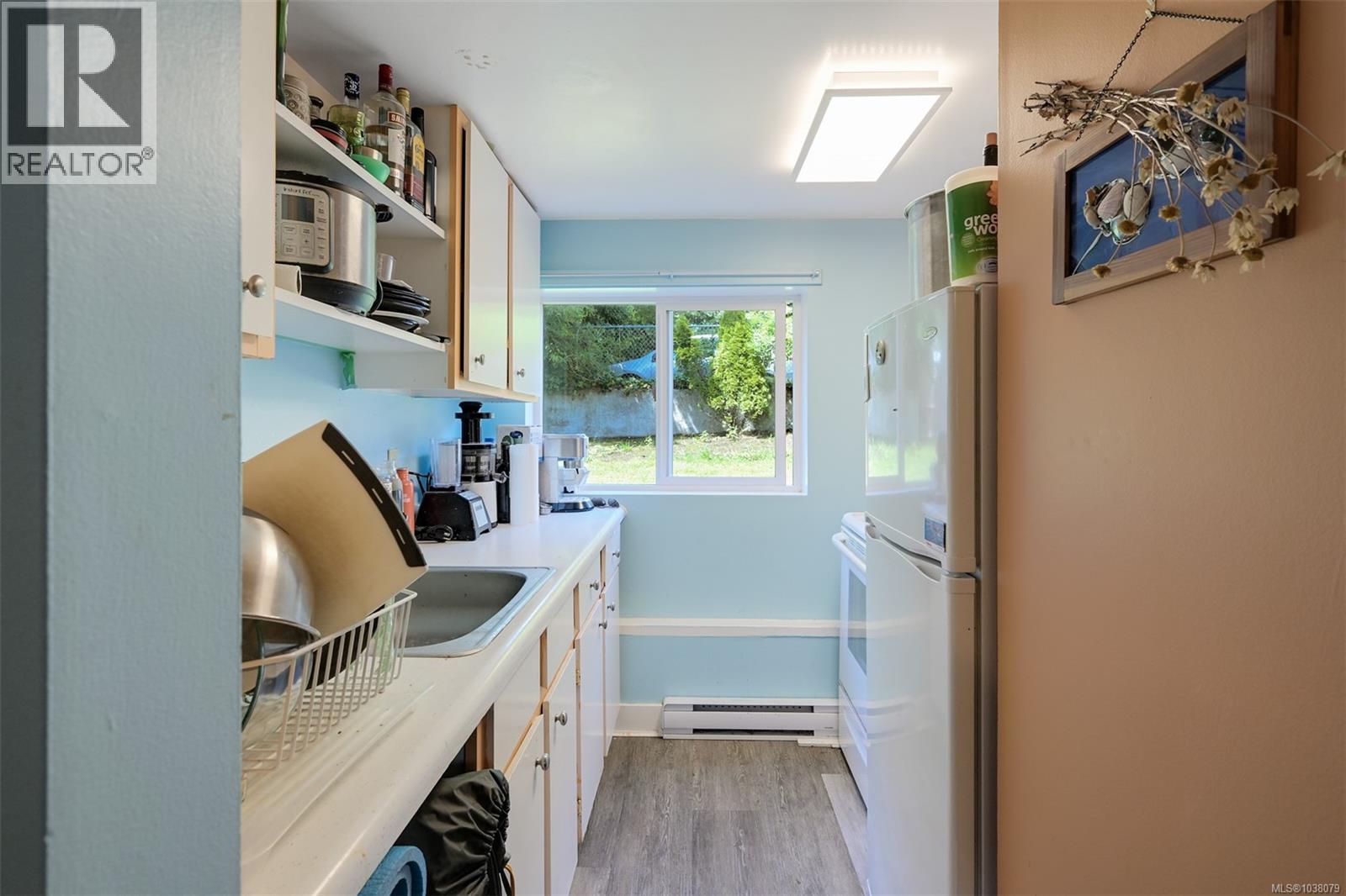 1620 Camosun St - 46