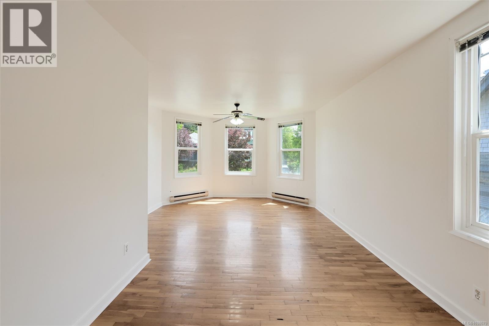 1620 Camosun St - 6