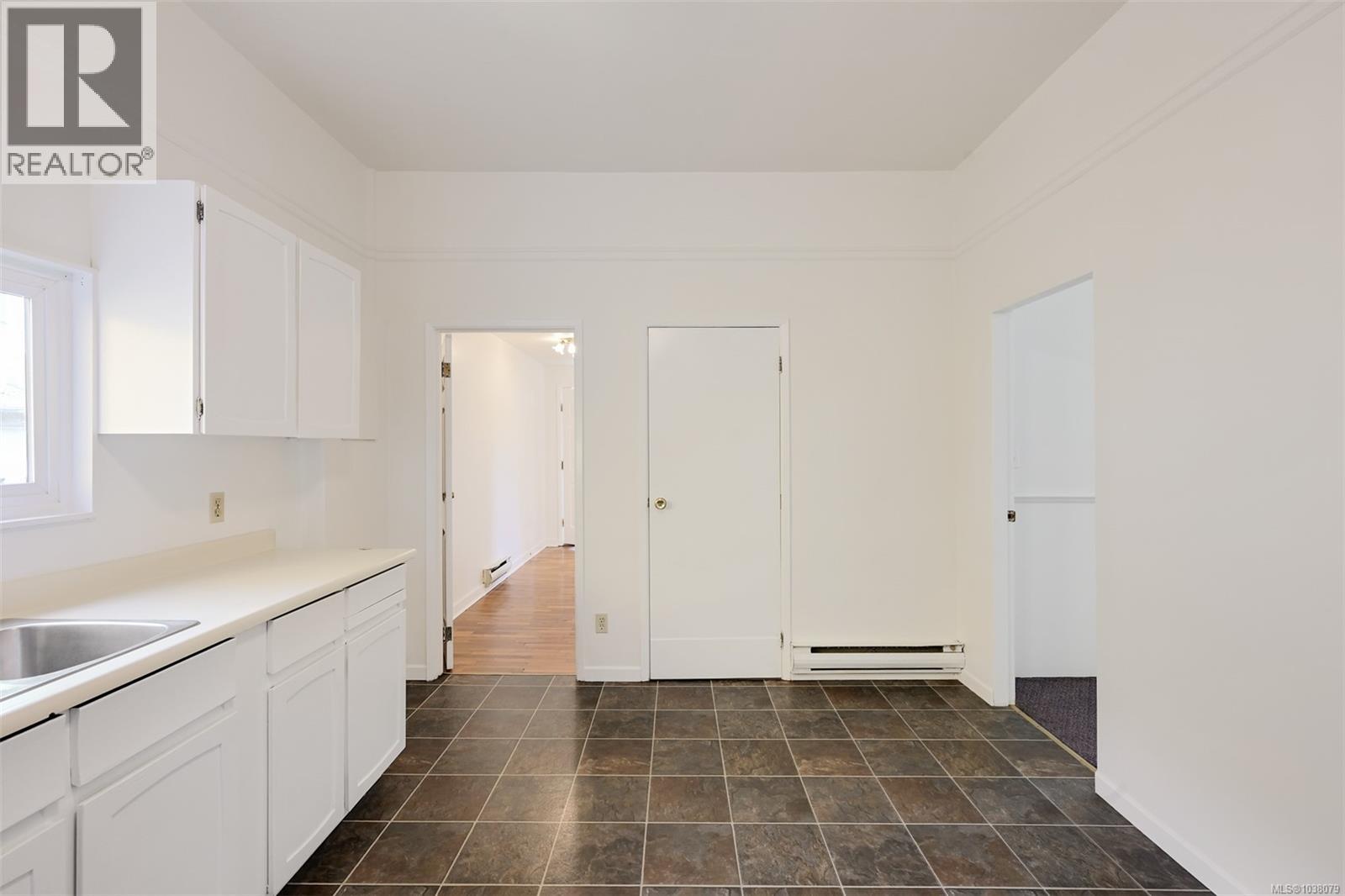 1620 Camosun St - 13