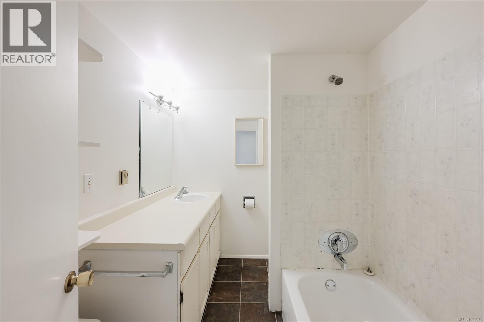 1620 Camosun St - 16