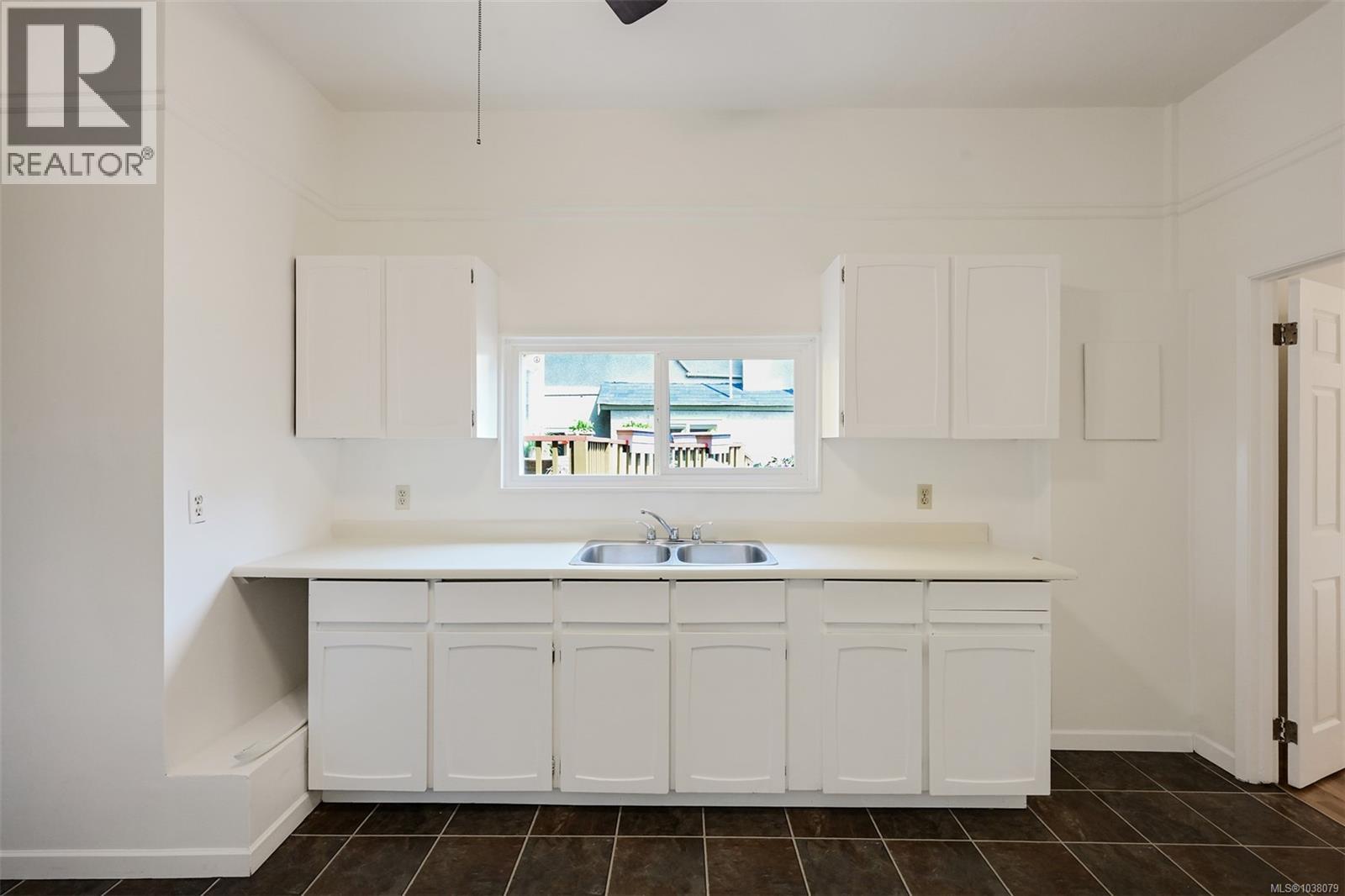 1620 Camosun St - 12