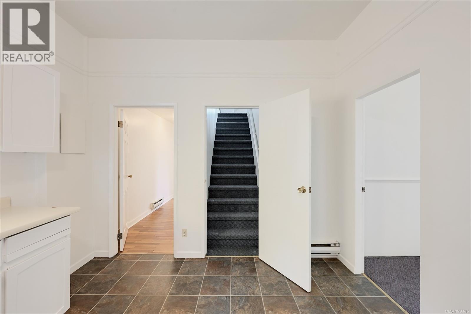 1620 Camosun St - 18