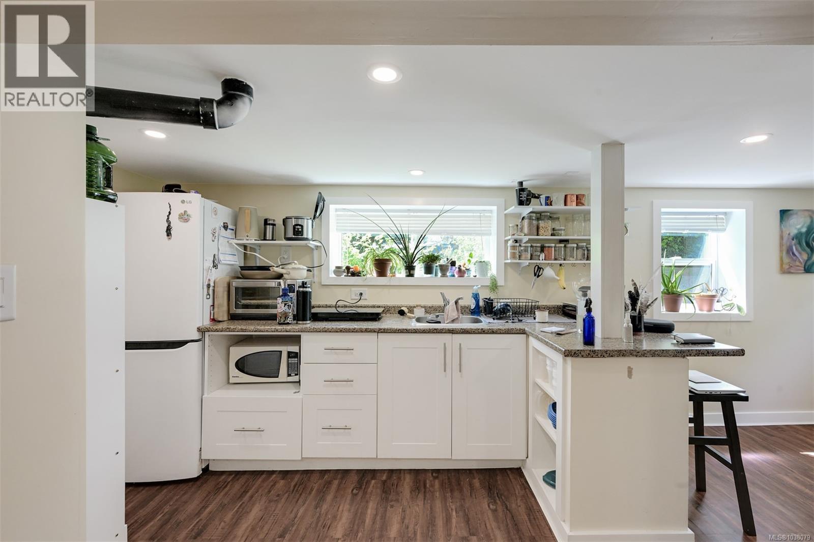 1620 Camosun St - 39