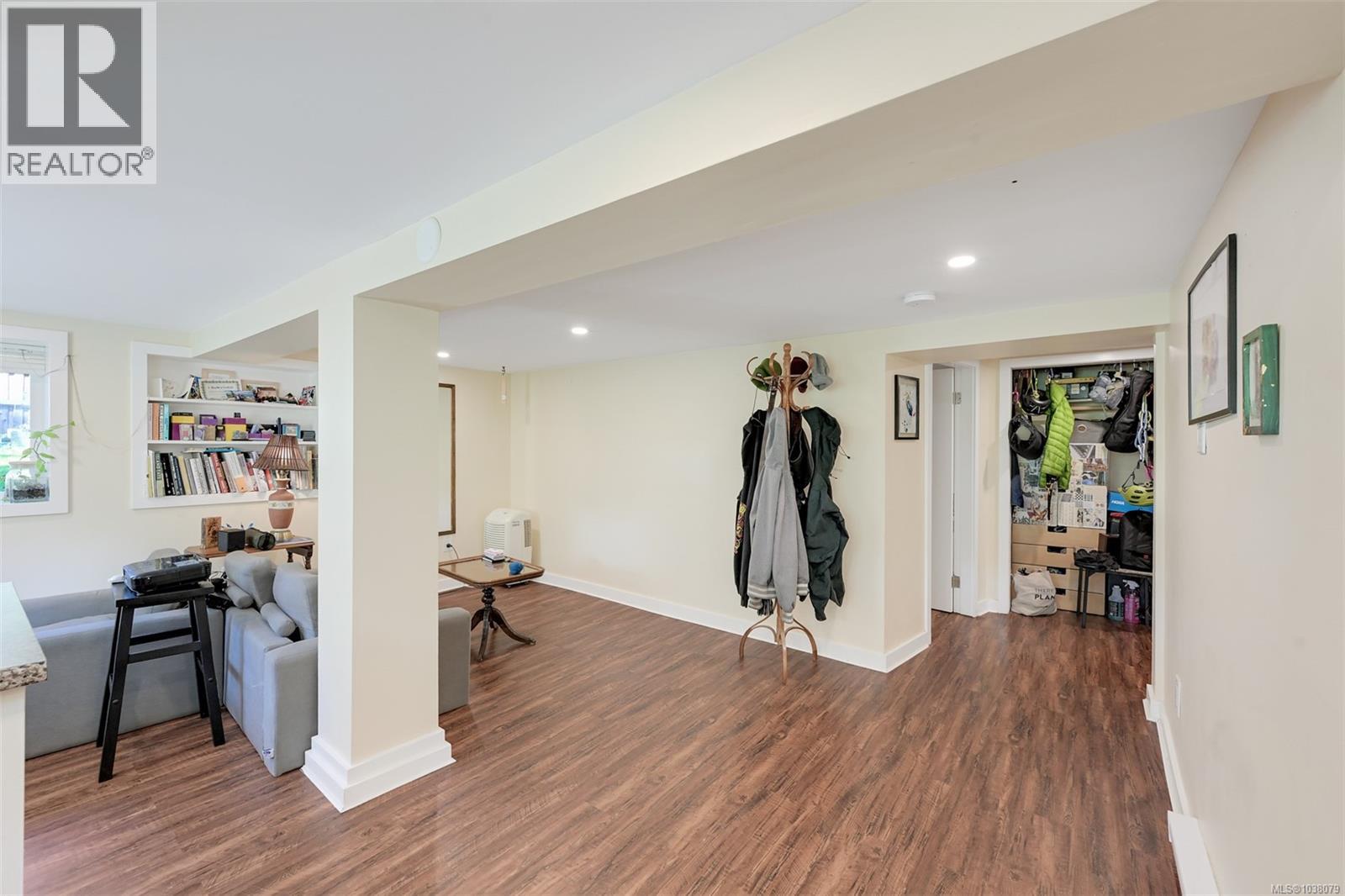 1620 Camosun St - 42