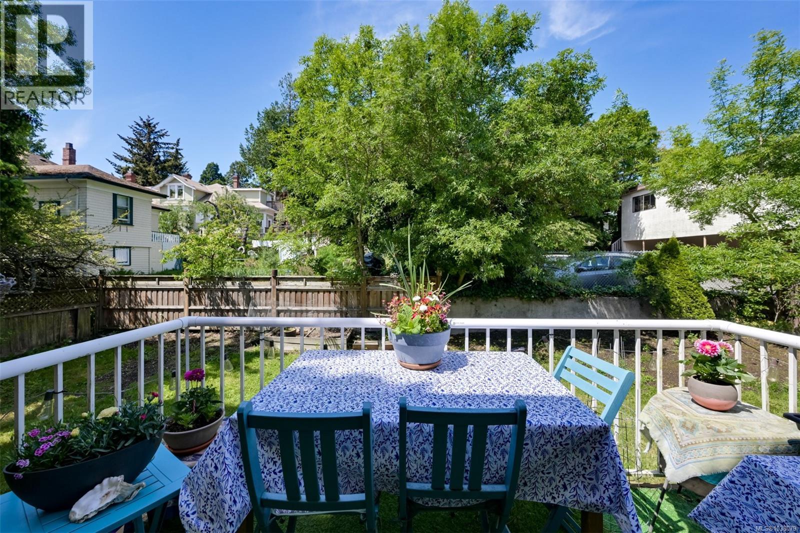 1620 Camosun St - 54