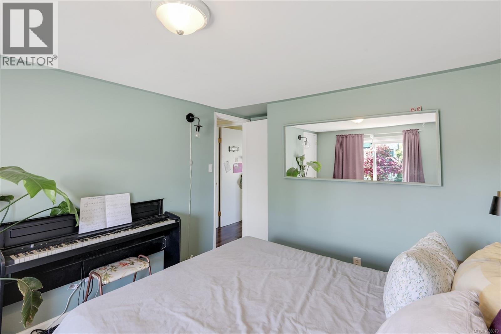 1620 Camosun St - 71
