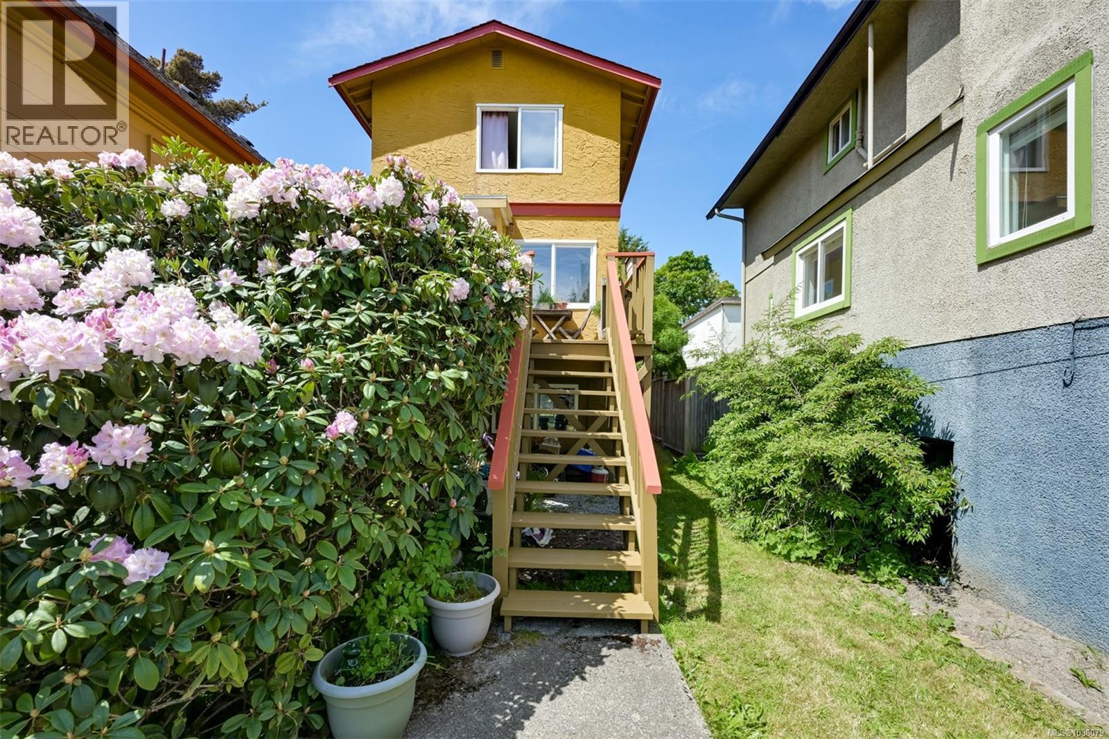 1620 Camosun St - 4