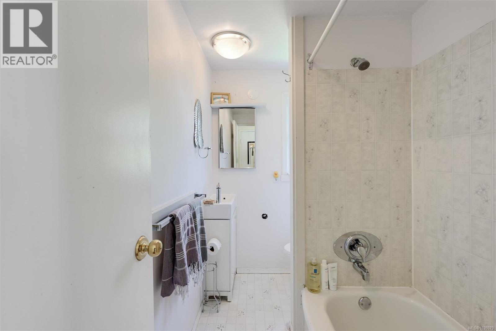 1620 Camosun St - 68