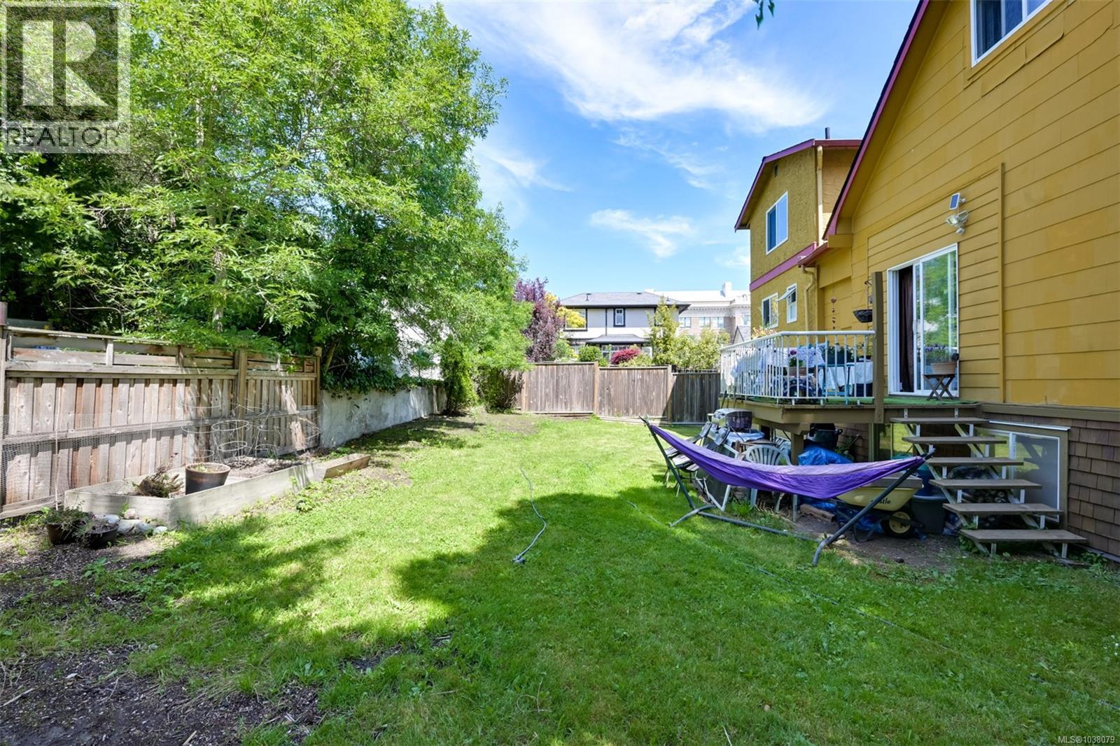 1620 Camosun St - 76
