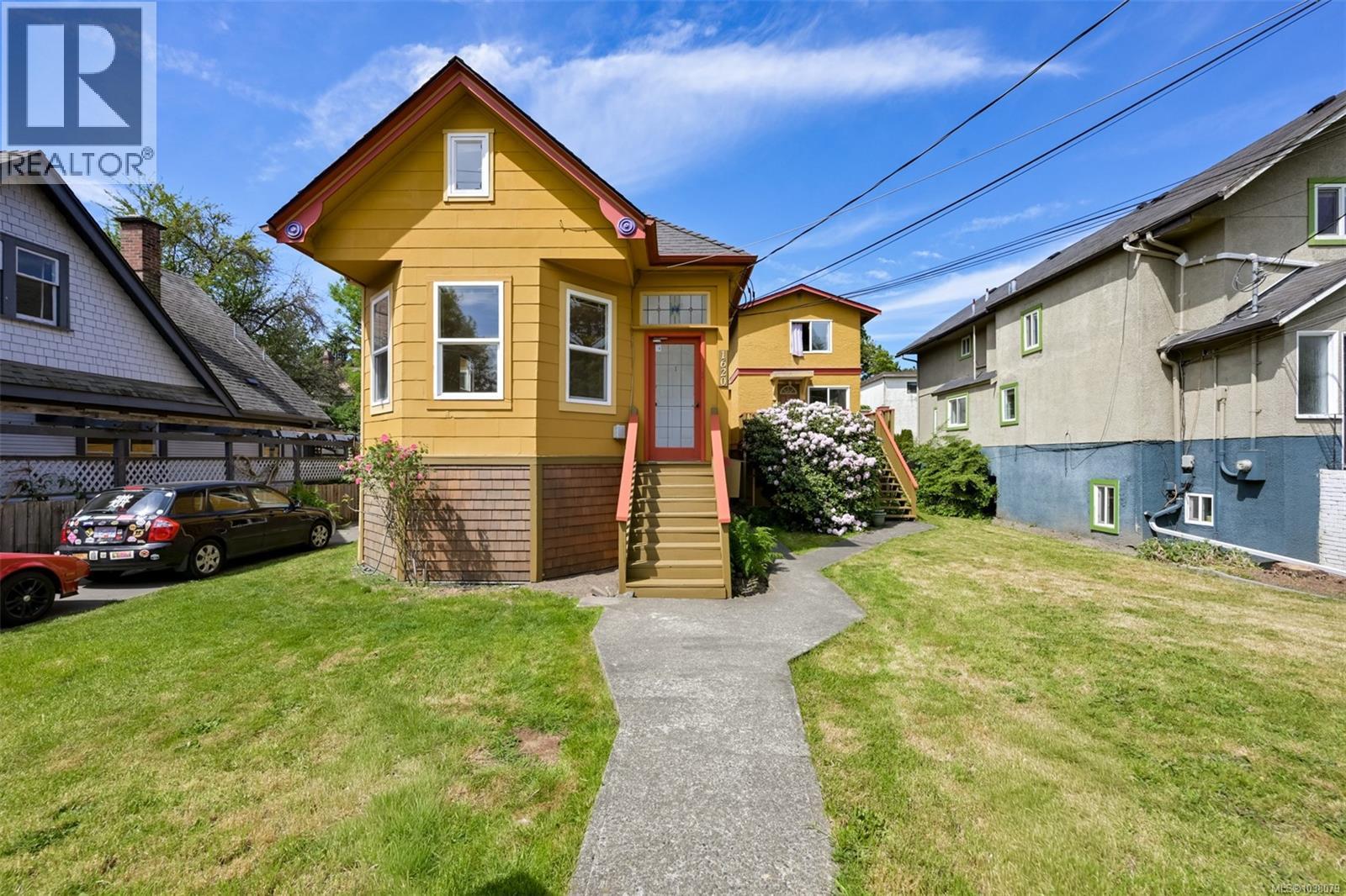 1620 Camosun St - 2