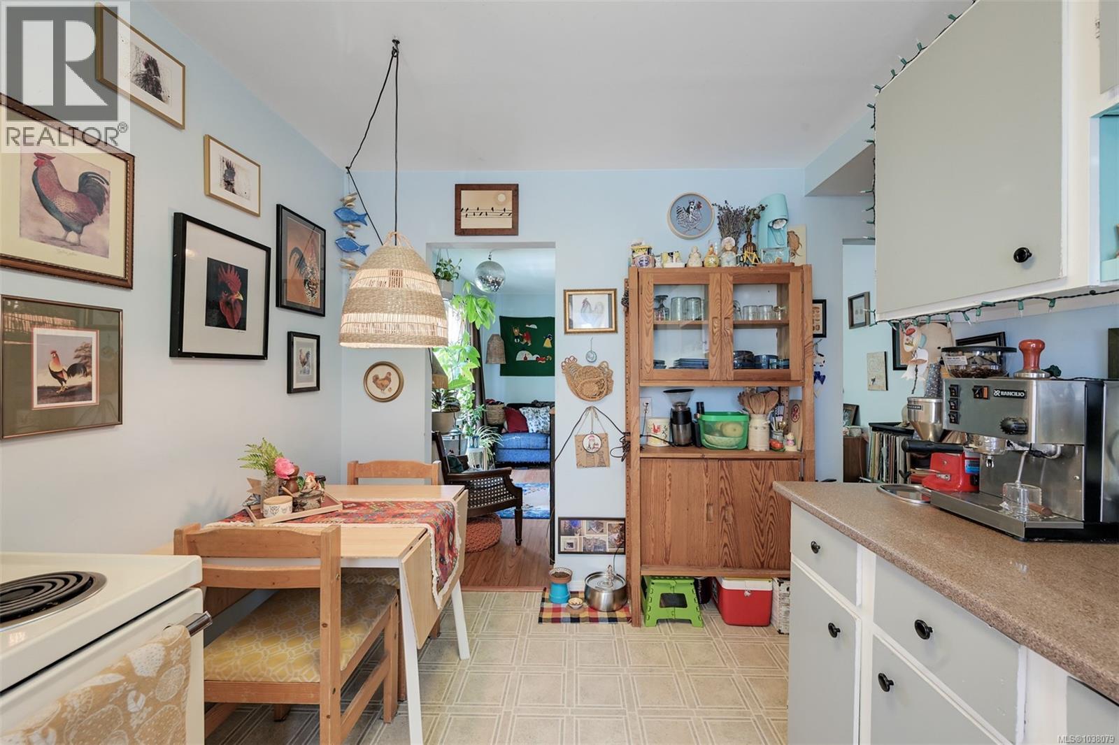 1620 Camosun St - 57