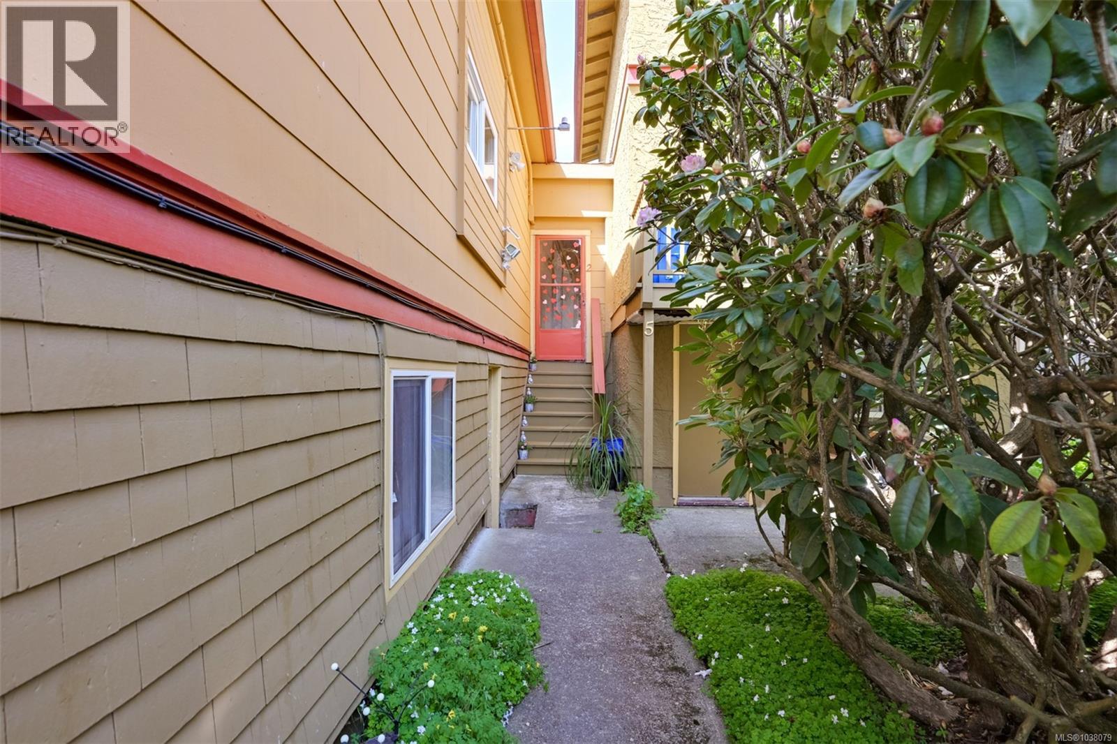 1620 Camosun St - 22