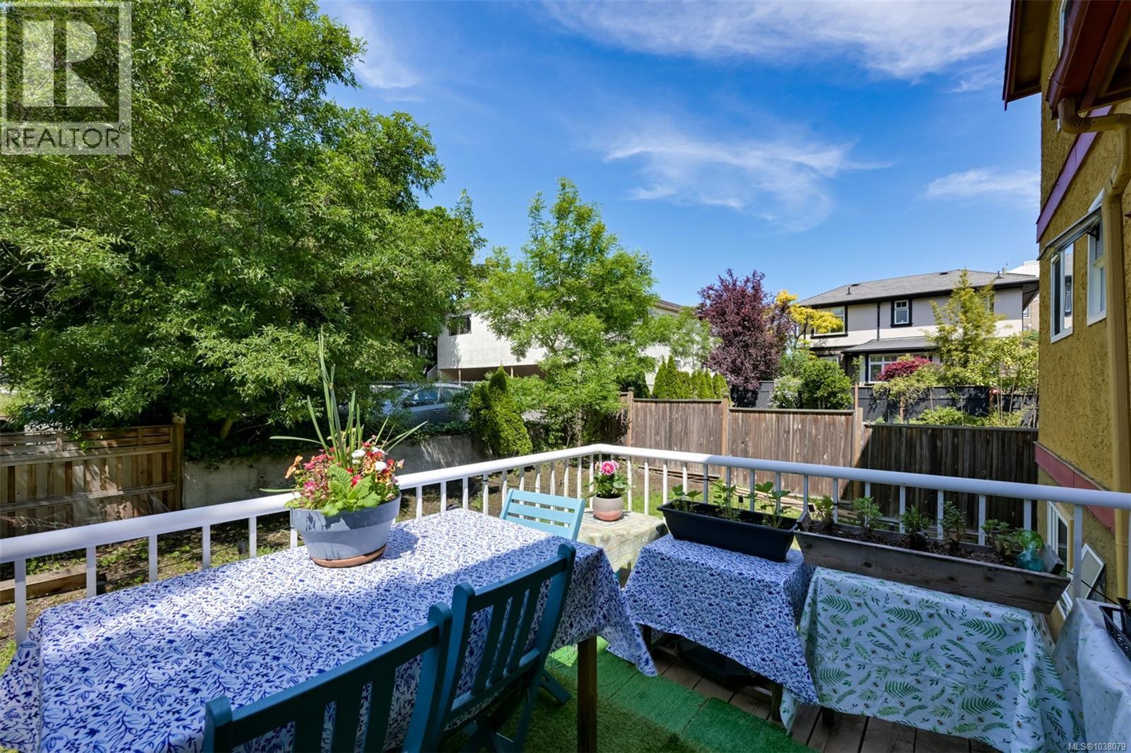 1620 Camosun St - 55