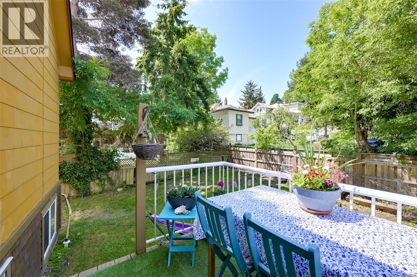 1620 Camosun St - 53