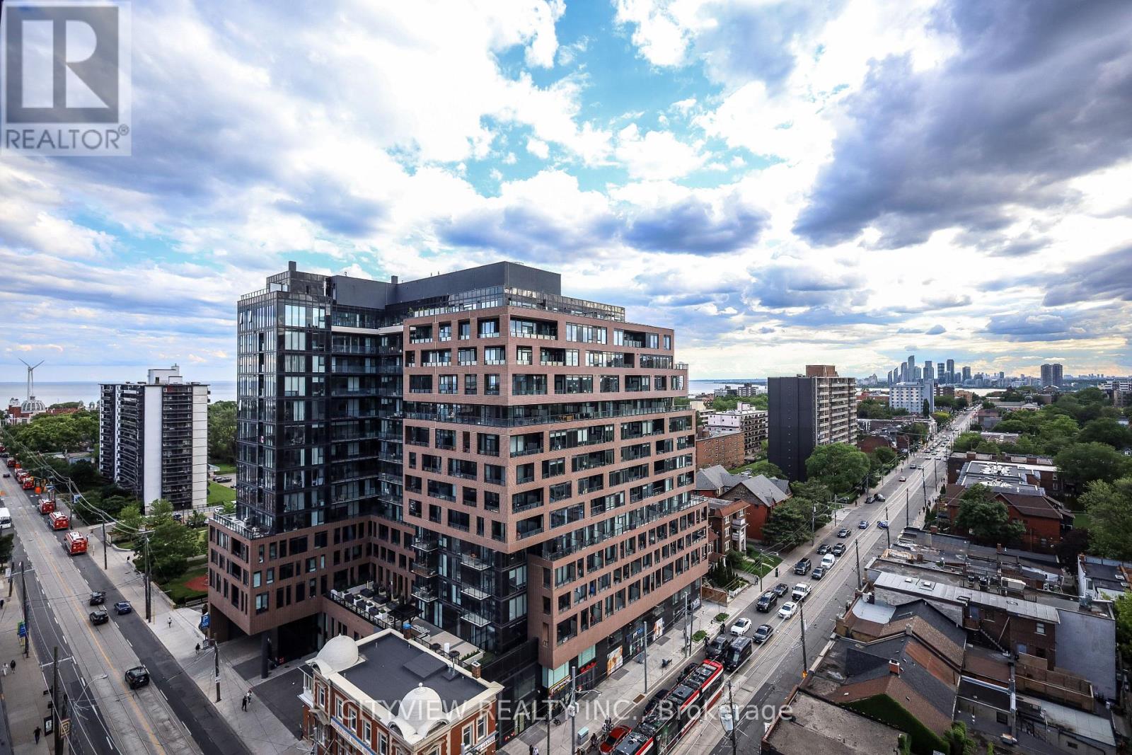 #1121 285 DUFFERIN STREET - 21