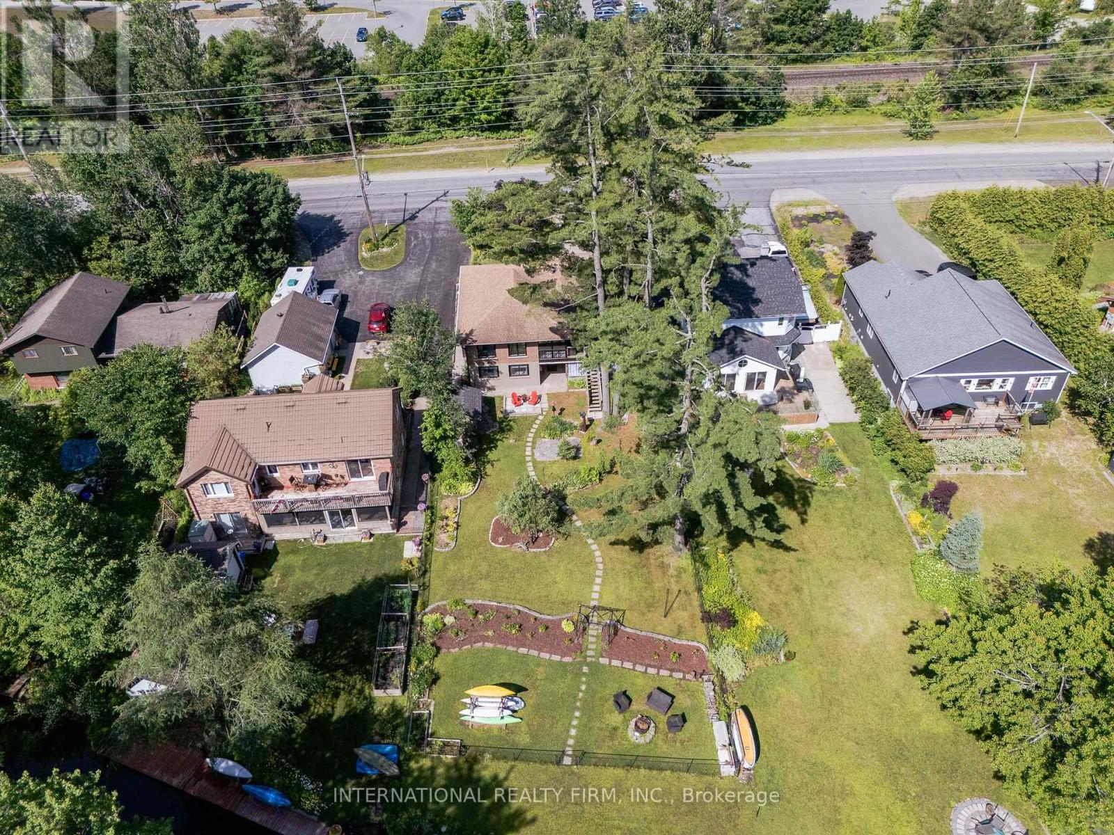 324 BETHUNE DRIVE N - 49