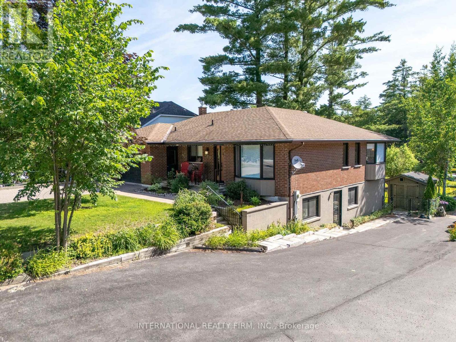 324 BETHUNE DRIVE N - 46