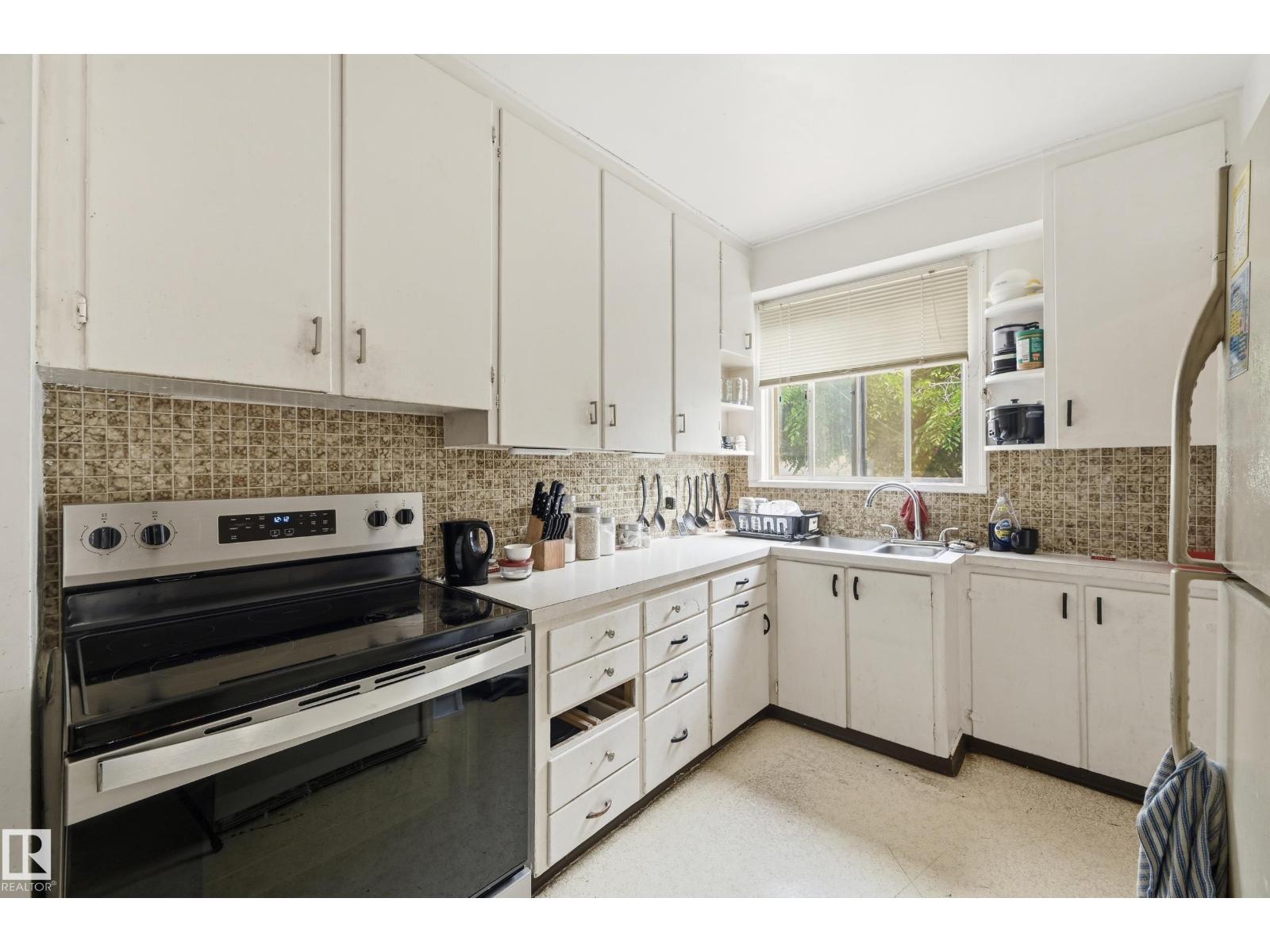 11325 101 ST NW - 15