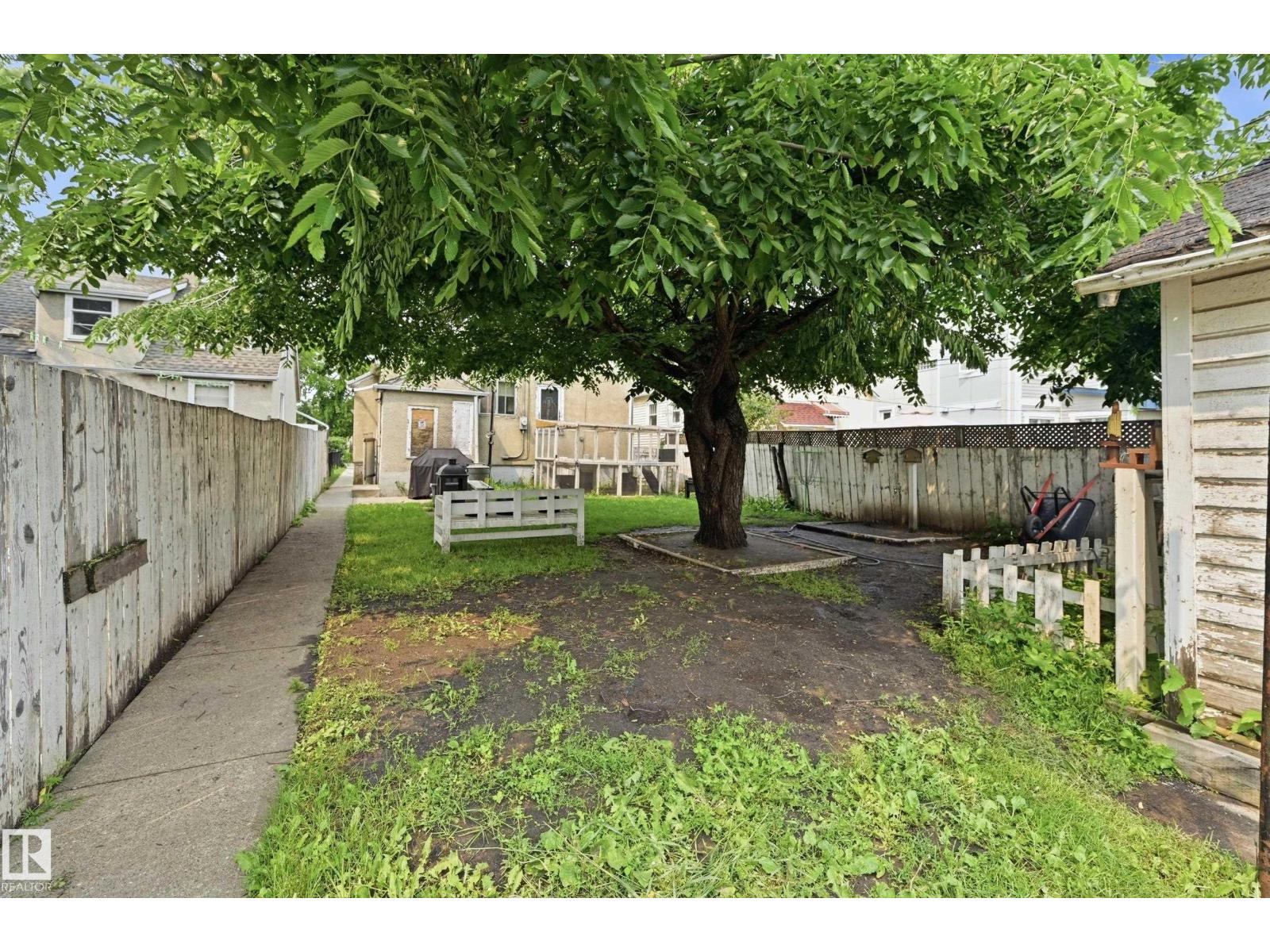 11325 101 ST NW - 23