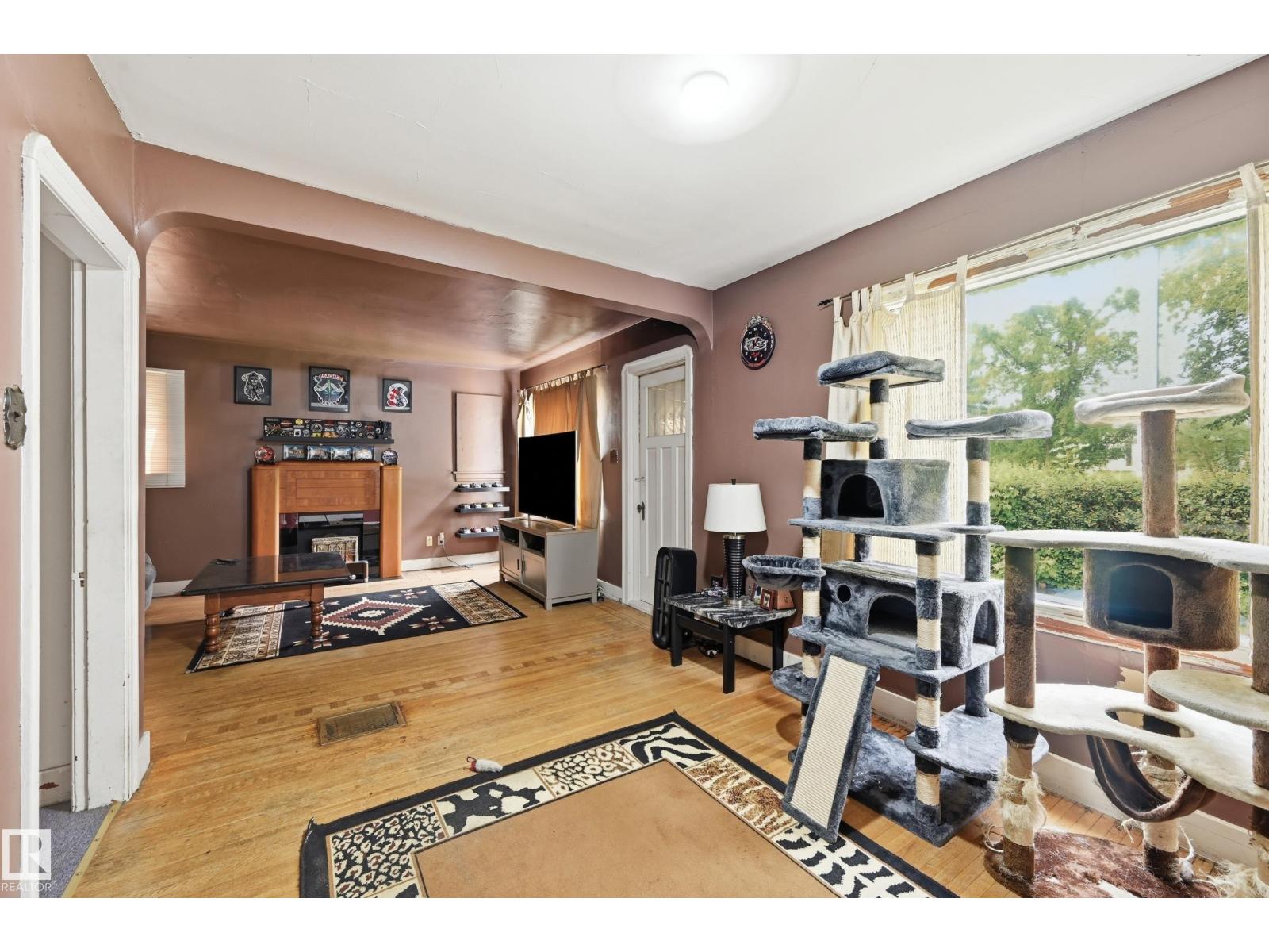 11325 101 ST NW - 6