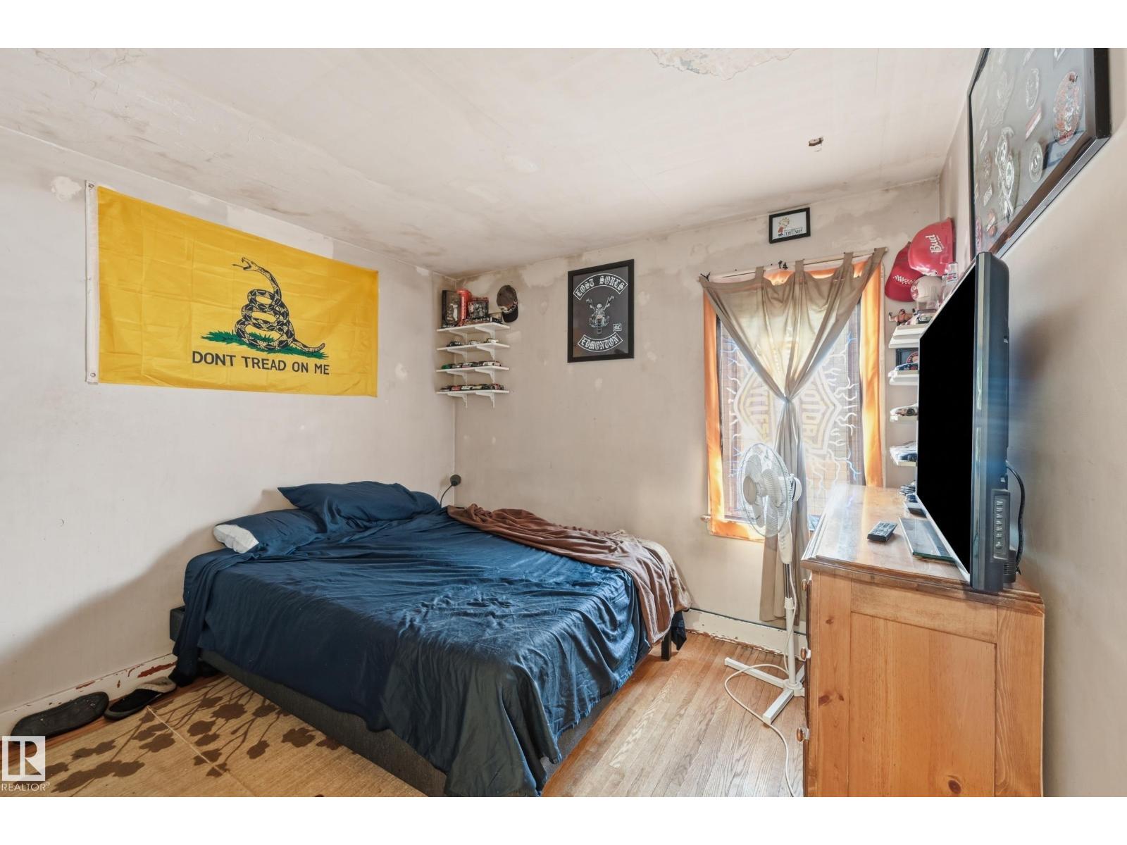 11325 101 ST NW - 8